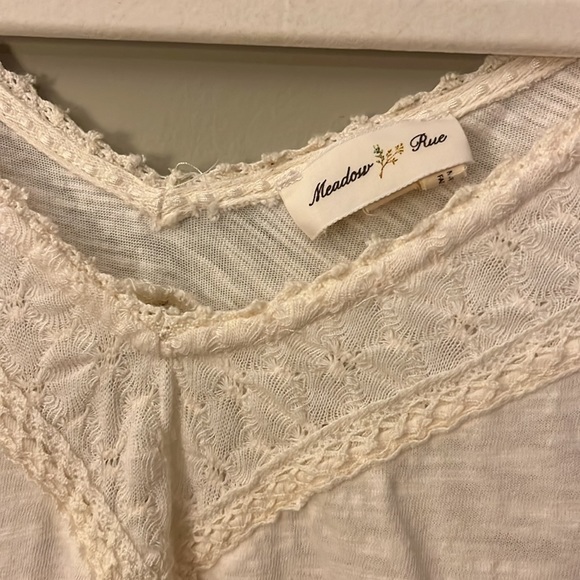 Meadow Rose v neck tee with detail - Picture 2 of 4